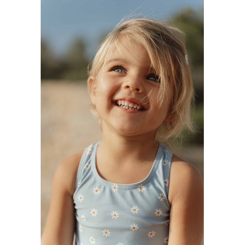 Costume intero con volant bimba DAISIES BLUE UPF 50+ Costume intero con volant bimba DAISIES BLUE UPF 50+