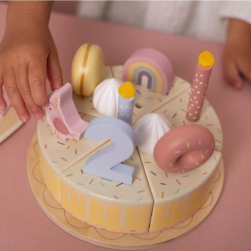 Torta di compleanno in legno rosa