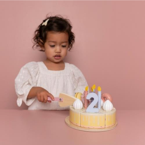 Torta di compleanno in legno rosa