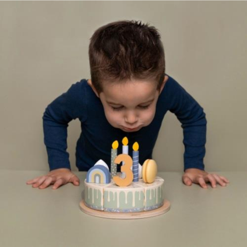 Torta di compleanno in legno blu