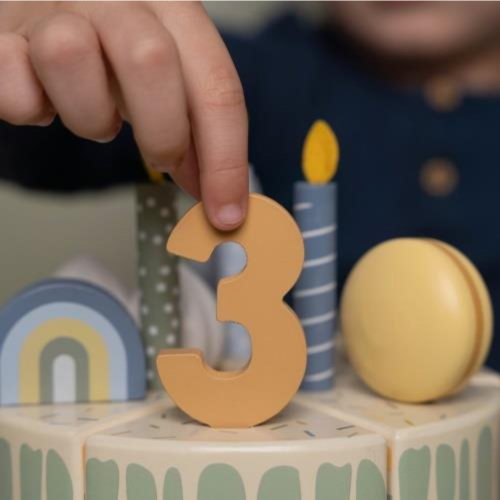 Torta di compleanno in legno blu