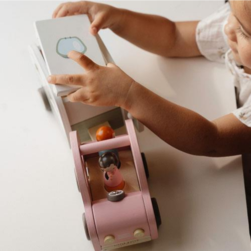 Macchina e Roulotte giocattolo