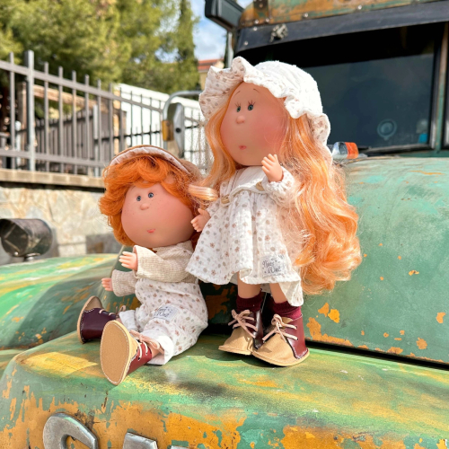 BAMBOLA MIA con capelli lunghi rossi con riflessi dorati