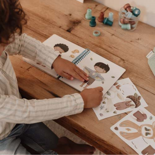 Dress me up - Libro creativo con stickers riposizionabili - Forest Friends