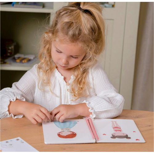 Dress me up - Libro creativo con stickers riposizionabili - Rosa & Friends