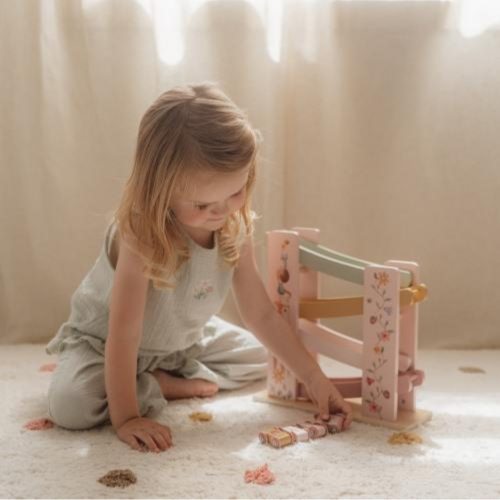 Pista con auto a rampa – Fairy Garden