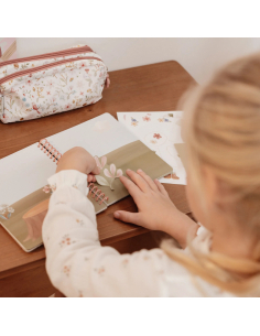 Dress me up - Libro creativo con stickers riposizionabili - Fairy Garden 2