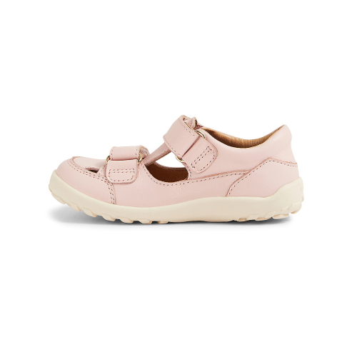 I walk - Troop Bearfoot - Cameo Rose I walk - Troop Bearfoot - Cameo Rose