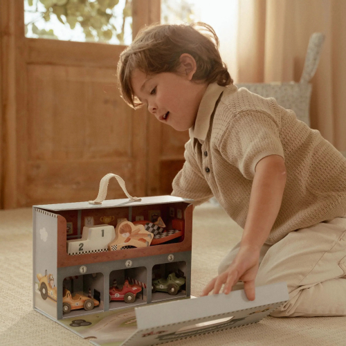 Valigetta con kit per gare di automobiline in legno