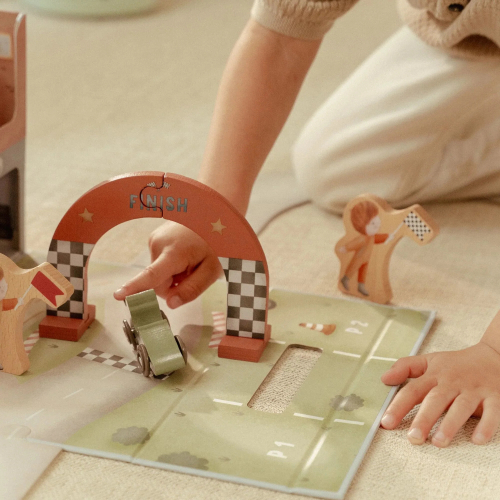 Valigetta con kit per gare di automobiline in legno