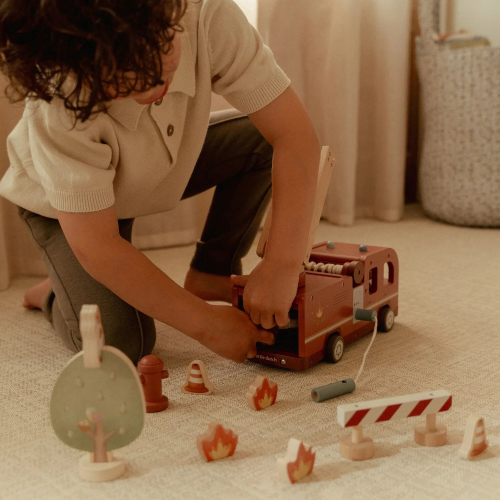 Camion dei pompieri con personaggi