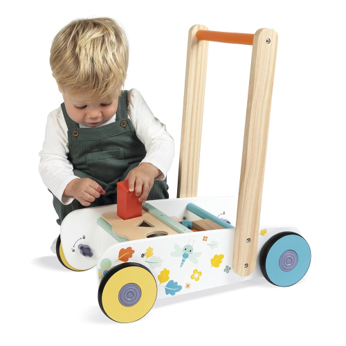Carrello da passeggio in cubi di legno